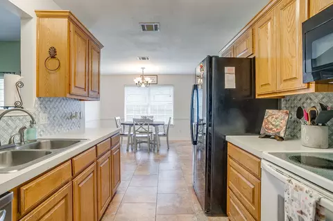 Kitchen - 10400 Marigold Rd, Waco, TX 76708 photo 2 of 3