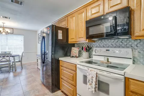 Kitchen - 10400 Marigold Rd, Waco, TX 76708 photo 3 of 3