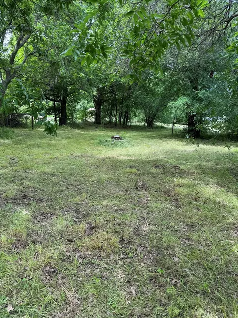 1733 S Lindsay St, Gainesville, TX 76240
