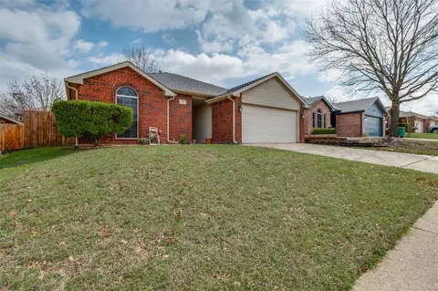 215 Cain Dr, Cedar Hill, TX 75104