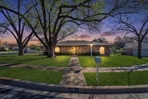 401 Ferenz Ct, Crowley, TX 76036