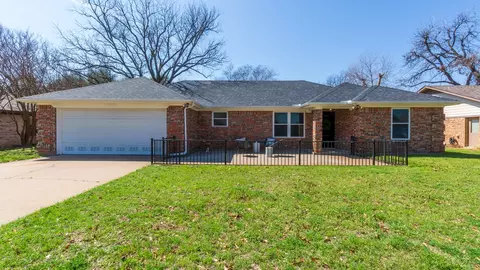 904 Meadowlark Ln, Granbury, TX 76048