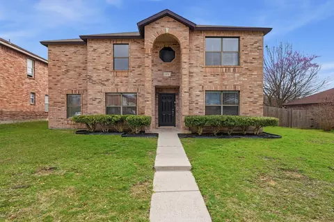 304 Sandlewood Ln, Cedar Hill, TX 75104