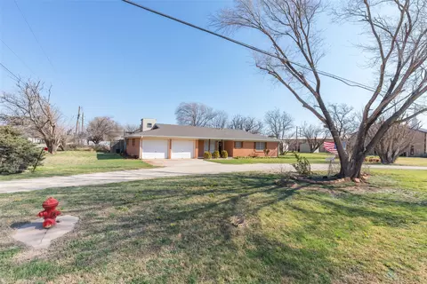 242 NW 2nd St, Trent, TX 79561