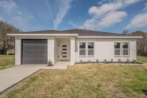 3934 Lee St, Greenville, TX 75401