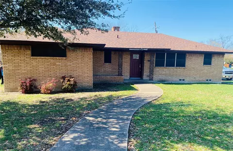 1315 Willow Creek Dr, Lancaster, TX 75146