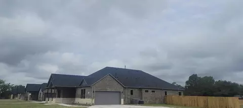 Exterior - 327 Lovers Ln, Terrell, TX 75160 photo 3 of 4