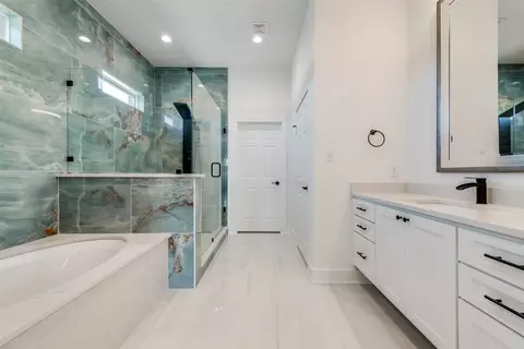 Bath - 327 Lovers Ln, Terrell, TX 75160 photo 2 of 10