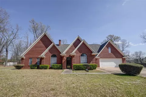 103 Coke Dr, Texarkana, TX 75501