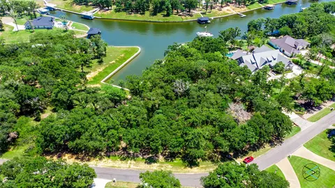 164 Saint Andrews Dr, Mabank, TX 75156