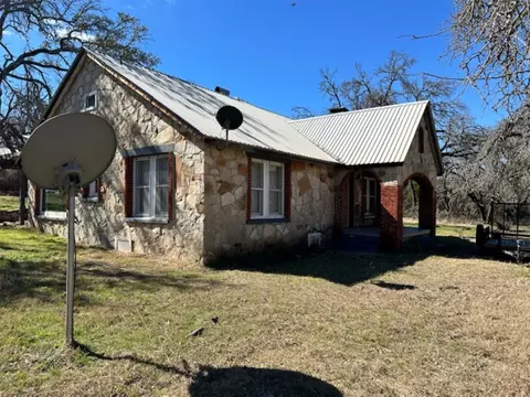 Exterior - 18250 Tx-36 Hwy, Gustine, TX 76455 photo 1 of 3
