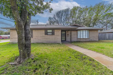 1201 Crestridge St, Ennis, TX 75119