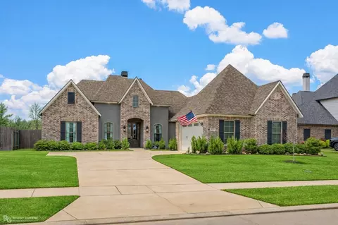 1113 Calle Lago Ct, Bossier City, LA 71111