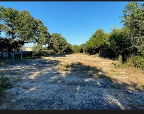 5801 Wreay Dr, Fort Worth, TX 76119