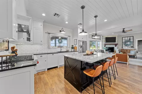 Kitchen - 2045 Iron Bridge Rd, Lorena, TX 76655 photo 3 of 4