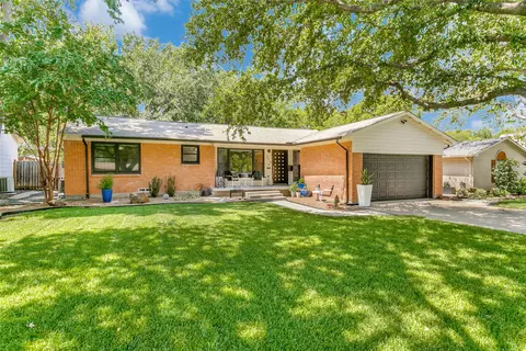 318 Ruth St, Grapevine, TX 76051