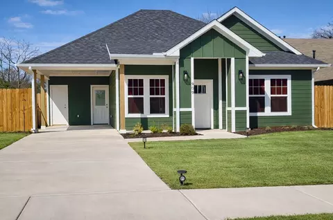 909 W Walker St, Denison, TX 75020