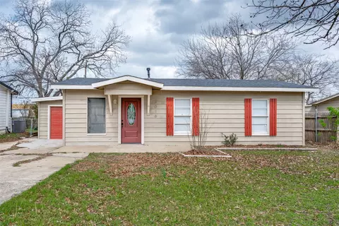 8016 Downe Dr, White Settlement, TX 76108
