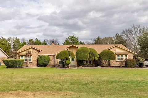 328 Shadowwood Trl, Ovilla, TX 75154