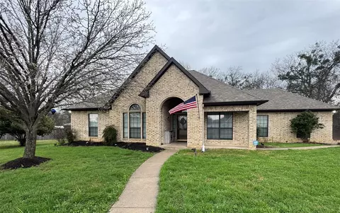 511 Emma St, Grandview, TX 76050