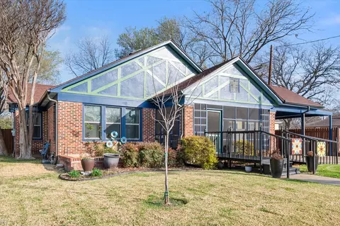 504 W Gilmer St, Ennis, TX 75119
