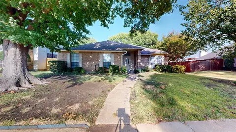 2842 Kingswood Dr, Garland, TX 75040
