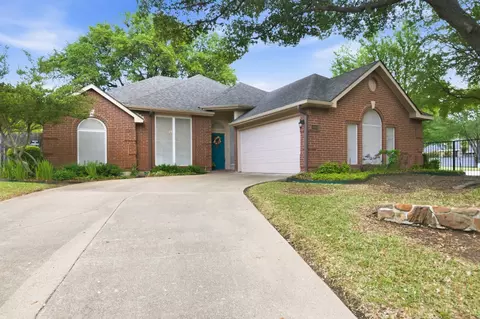 7400 Catlow Ct, Fort Worth, TX 76137