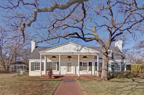 808 Elm St, Graham, TX 76450