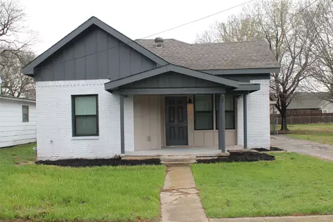 104 S Hubbard St, Alvord, TX 76225