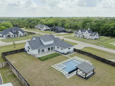 140 Farish Ln, Waxahachie, TX 75167