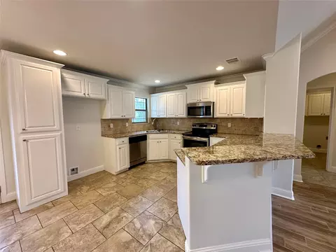 Kitchen - 198 Bent Tree Loop, Haughton, LA 71037 photo 1 of 2