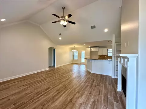 Living - 198 Bent Tree Loop, Haughton, LA 71037 photo 3 of 4
