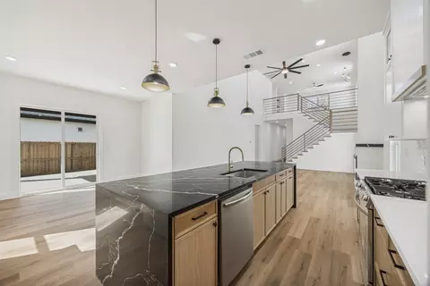 3910 Harlingen, Dallas, TX 75212