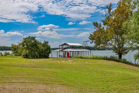 78 Park Ln, Gainesville, TX 76240