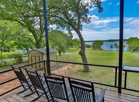 78 Park Ln, Gainesville, TX 76240