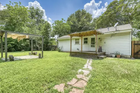Exterior - 412 Iris Dr, Irving, TX 75061 photo 7 of 9