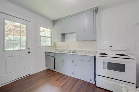 Kitchen - 412 Iris Dr, Irving, TX 75061 photo 1 of 1