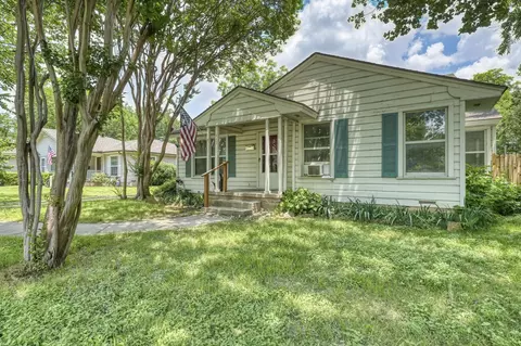 Exterior - 412 Iris Dr, Irving, TX 75061 photo 2 of 9
