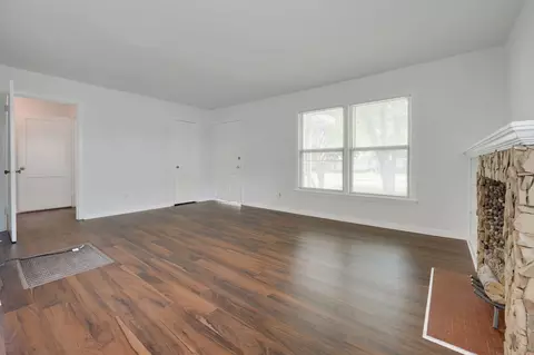 Living - 412 Iris Dr, Irving, TX 75061 photo 4 of 6