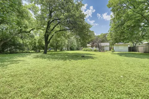 Exterior - 412 Iris Dr, Irving, TX 75061 photo 8 of 9