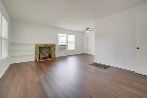 Living - 412 Iris Dr, Irving, TX 75061 photo 2 of 6