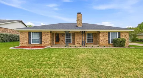 6917 Wilton Dr, Fort Worth, TX 76133