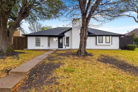 706 Brookdale Cir, Garland, TX 75040