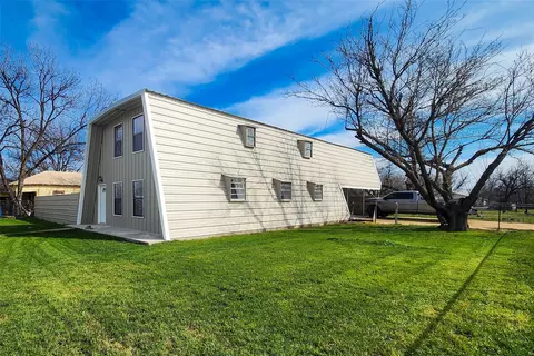 401 E Pierce St, Winters, TX 79567