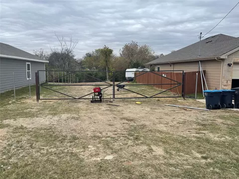 1039 E Magnolia Ave, Fort Worth, TX 76104