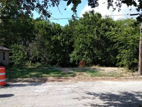 845 Betterton Cir, Dallas, TX 75203
