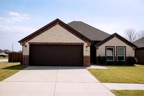 135 Kiowa Dr, Greenville, TX 75402