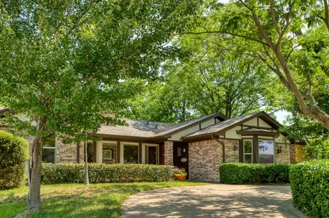 1104 Forest Ridge Dr, Bedford, TX 76022