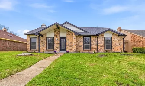 2929 Kingswood Dr, Garland, TX 75040
