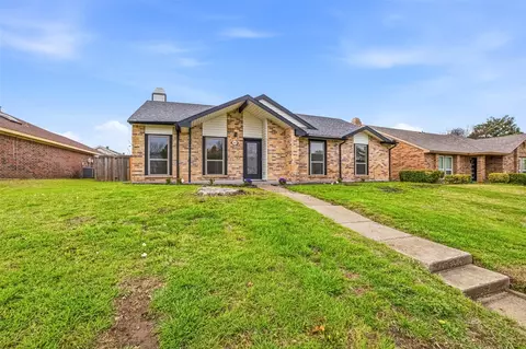 2929 Kingswood Dr, Garland, TX 75040
